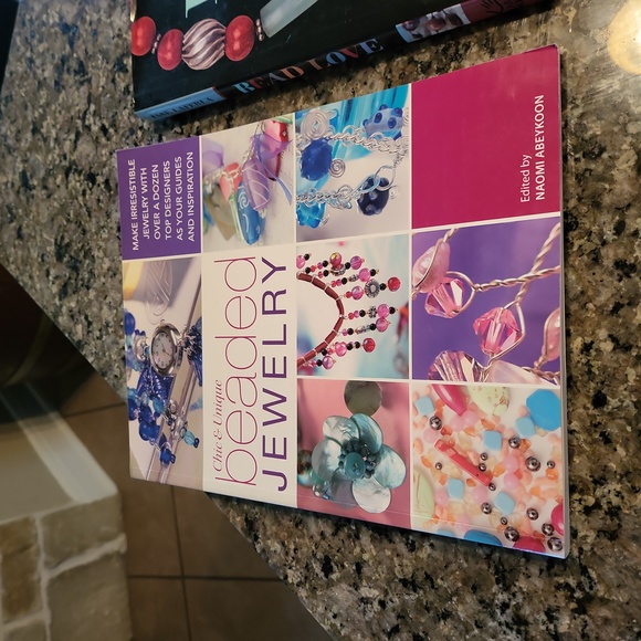 SOLD - 3/$25 ✨️ Set of 2 Beaded Jewelry Books - Picture 2 of 13